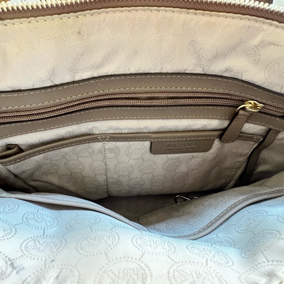 Michael Kors Jet Set East West Top Zip Tote - Picture 6 of 15